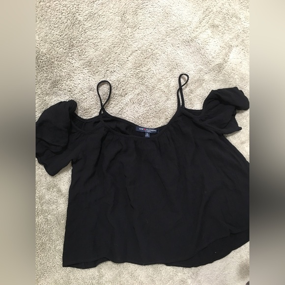 One ❤️ Clothing- Blouse - Picture 1 of 4